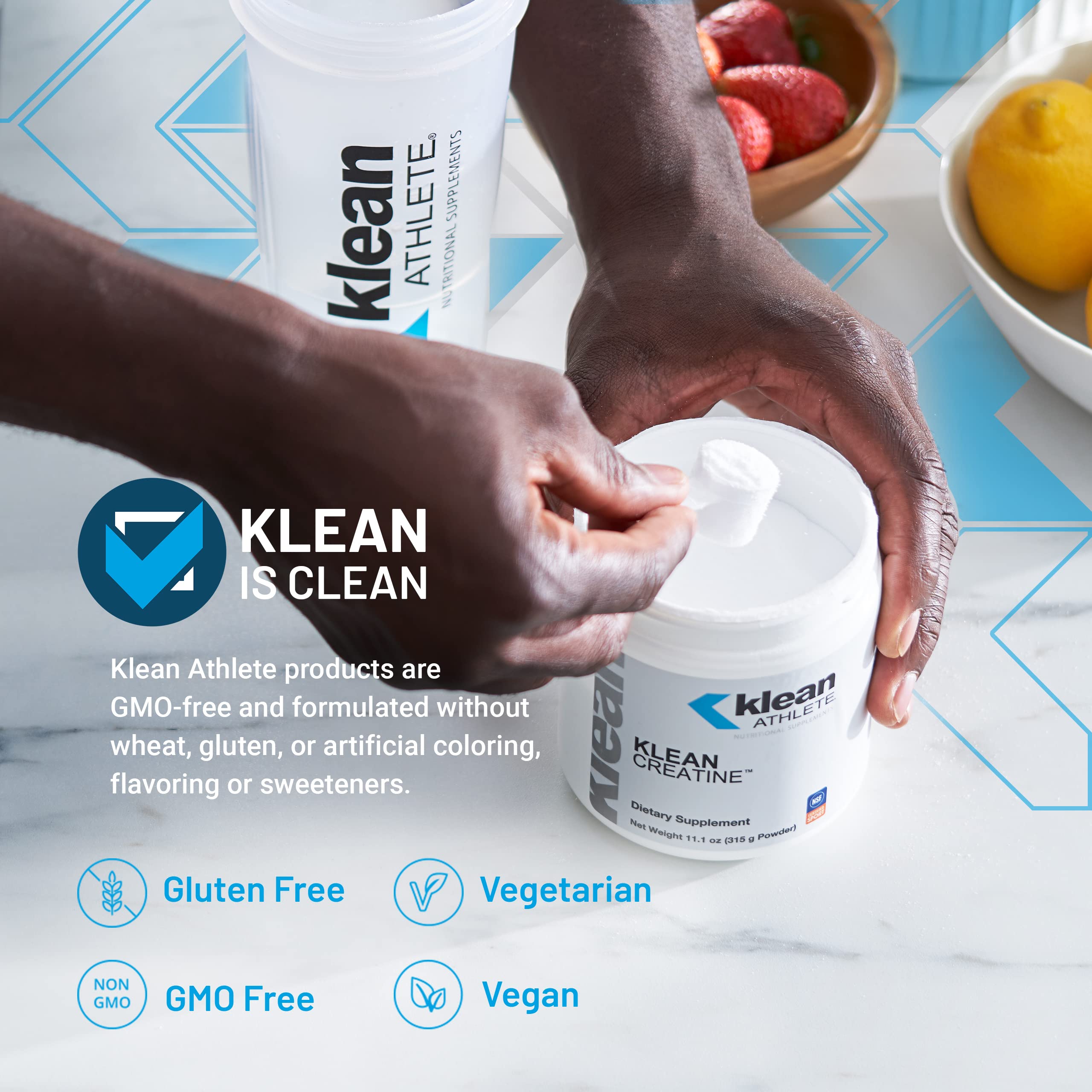 Klean Athlete bote abierto con cucharilla listo para dosificar beneficio práctico