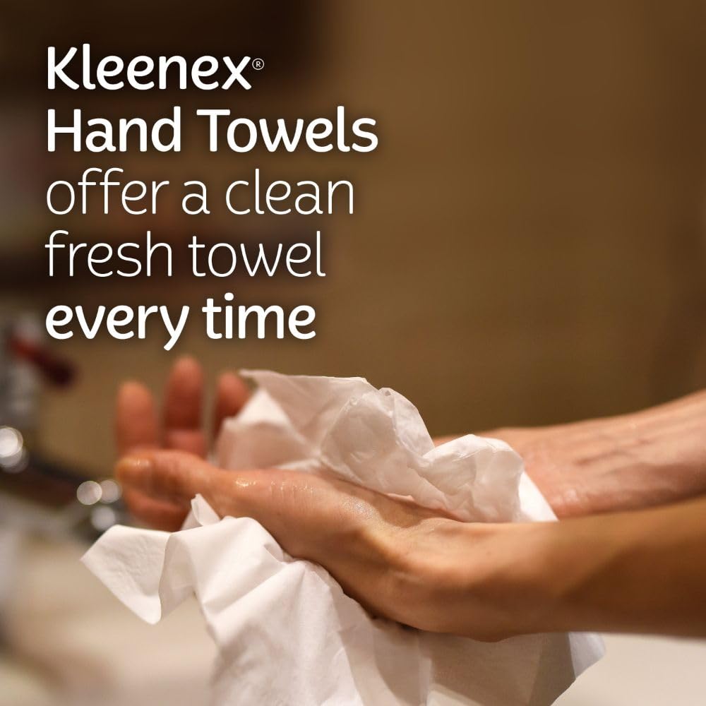 Kleenex en uso secando manos rápidamente para higiene y confort