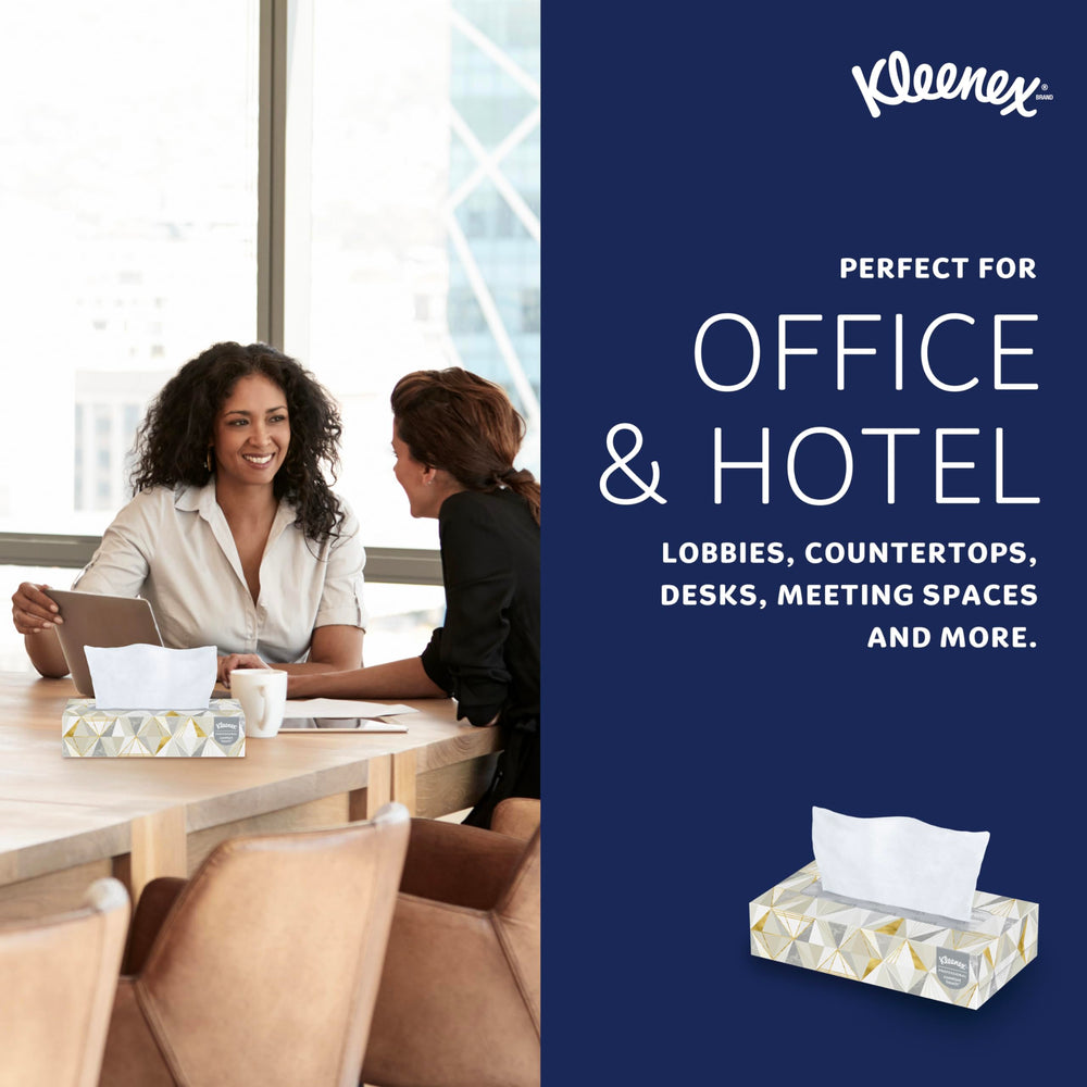 Kleenex uso en clínica sobre mostrador transmitiendo confianza profesional