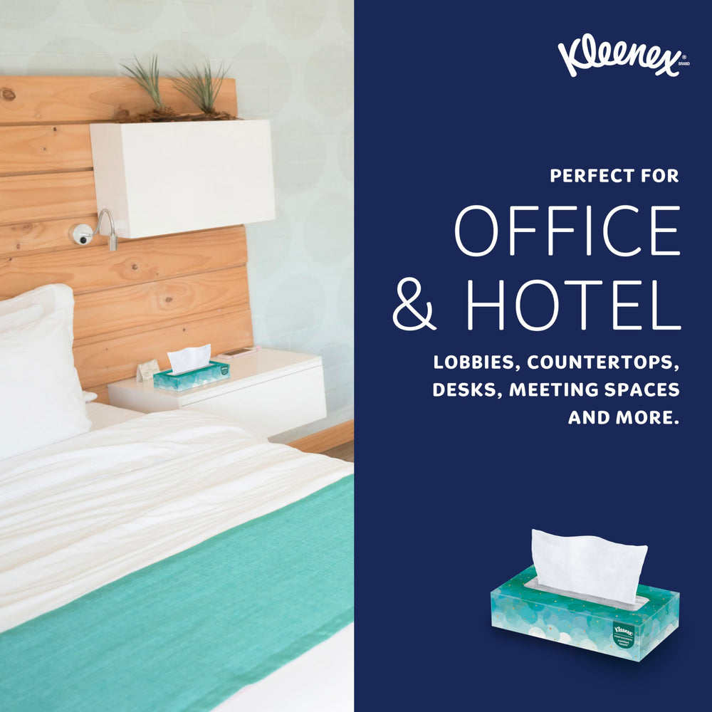 Kleenex pañuelo en habitación de hotel mostrando presentación y confort