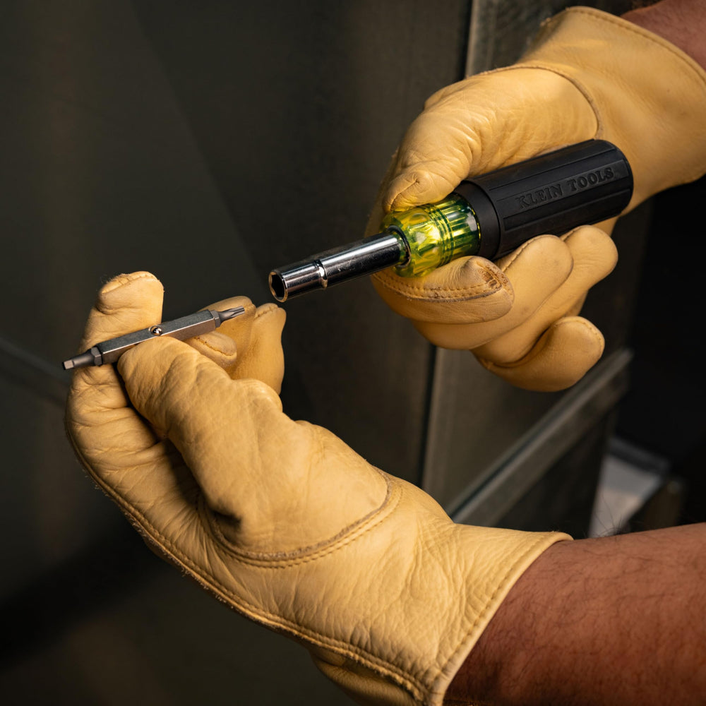Klein Tools 32500 etiqueta con marca y modelo, facilita identificación rápida