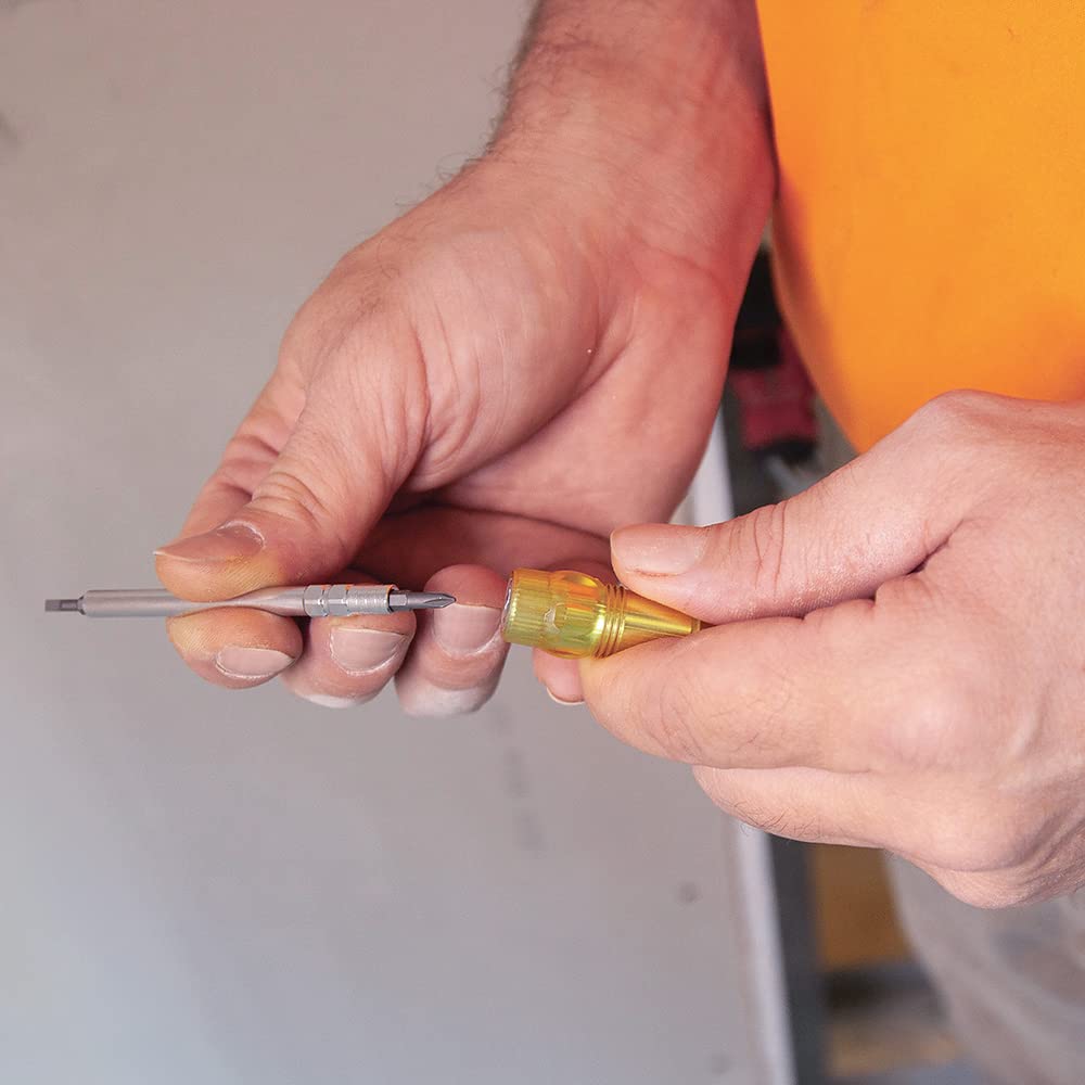 Klein Tools casquillo giratorio en primer plano para control estable con la palma