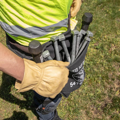 Klein Tools detalle de costura y remaches para mayor durabilidad