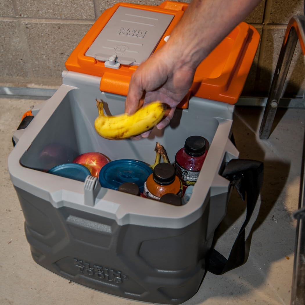 Klein Tools en ambiente de trabajo mostrando durabilidad y funcionalidad