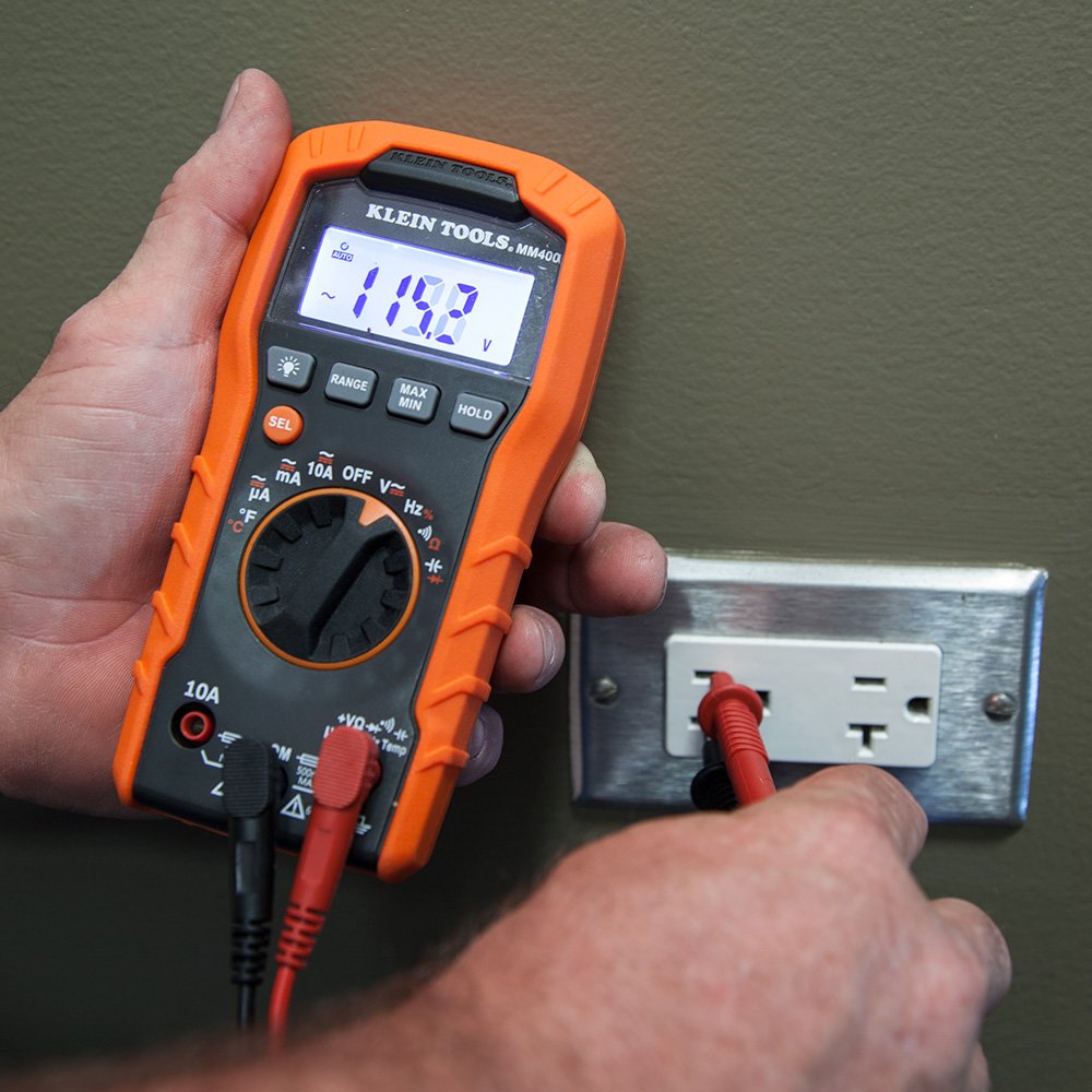 Klein Tools 69410 comparado con multímetro muestra la escala práctica
