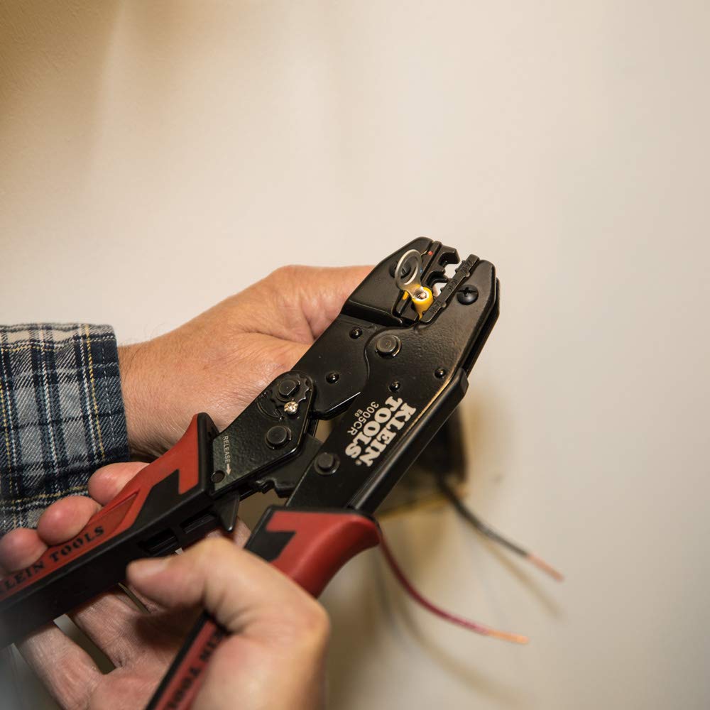 Klein Tools cavidades codificadas por color para 10–22 AWG, identificación rápida