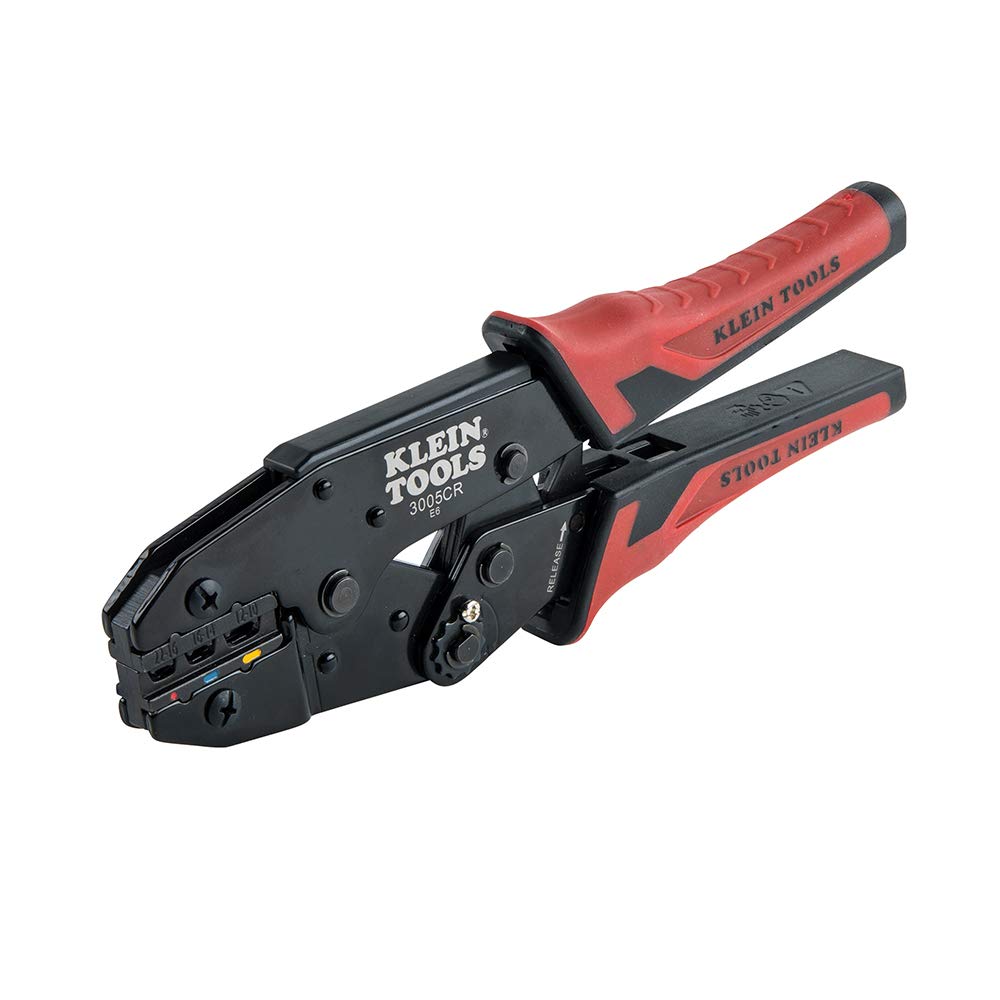 Klein Tools herramienta junto a regla para comparar tamaño y escala