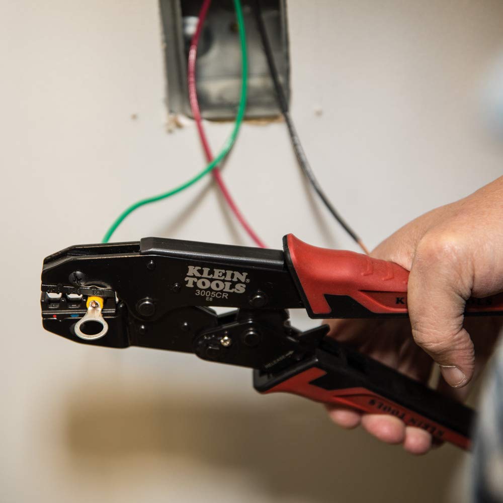 Klein Tools empuñaduras bimateriales que reducen la fatiga y mejoran agarre