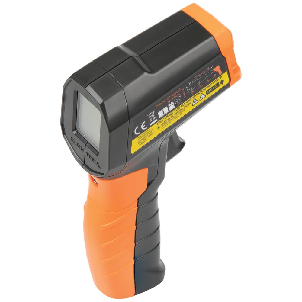 Klein Tools IR1 midiendo temperatura en panel eléctrico con seguridad