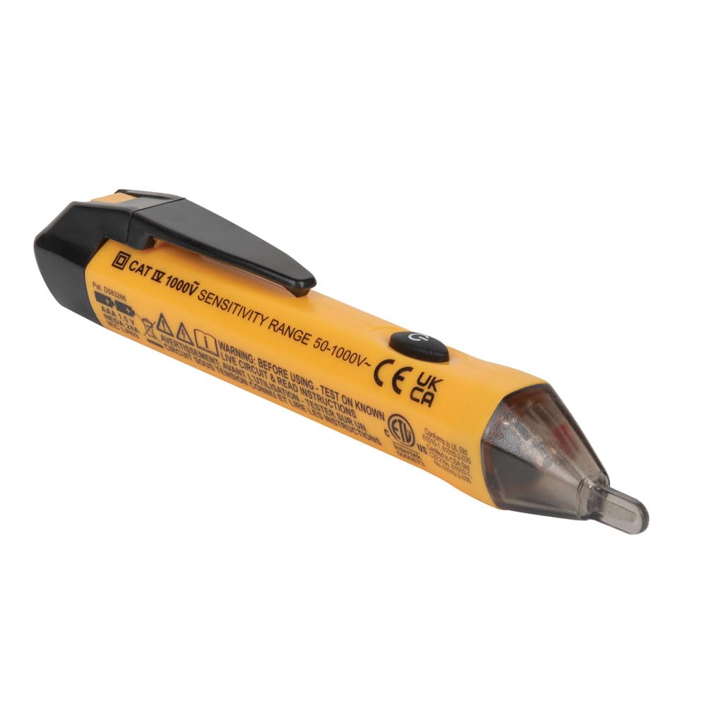 Klein Tools NCVT1P en entorno laboral inspectando un cuadro eléctrico