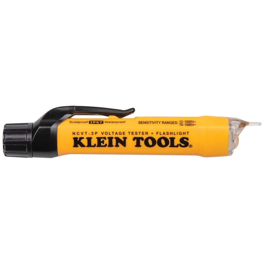 KLEIN TOOLS sobre una mesa de obra demostrando durabilidad profesional