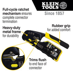 Klein Tools crimpadora en uso engarzando un conector RJ45 para instalaciones rápidas