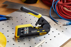 Klein Tools detalle de las cuchillas mostrando corte limpio y precisión