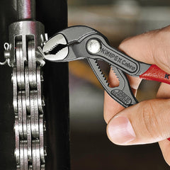 KNIPEX Cobra primer plano dientes endurecidos para agarre duradero