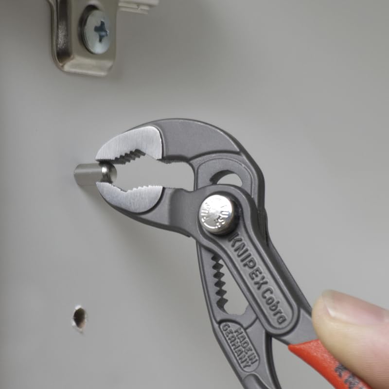 KNIPEX Cobra unión en caja y doble guía garantiza alta estabilidad