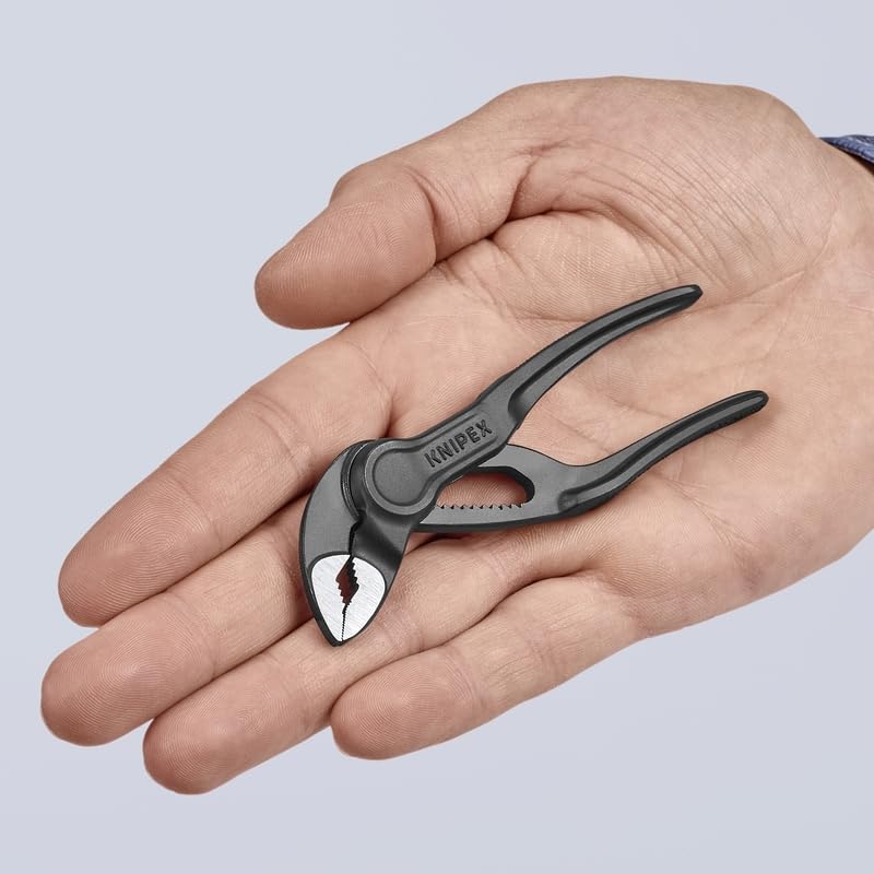 KNIPEX Cobra XS primer plano de la cabeza con dientes endurecidos para mayor sujeción