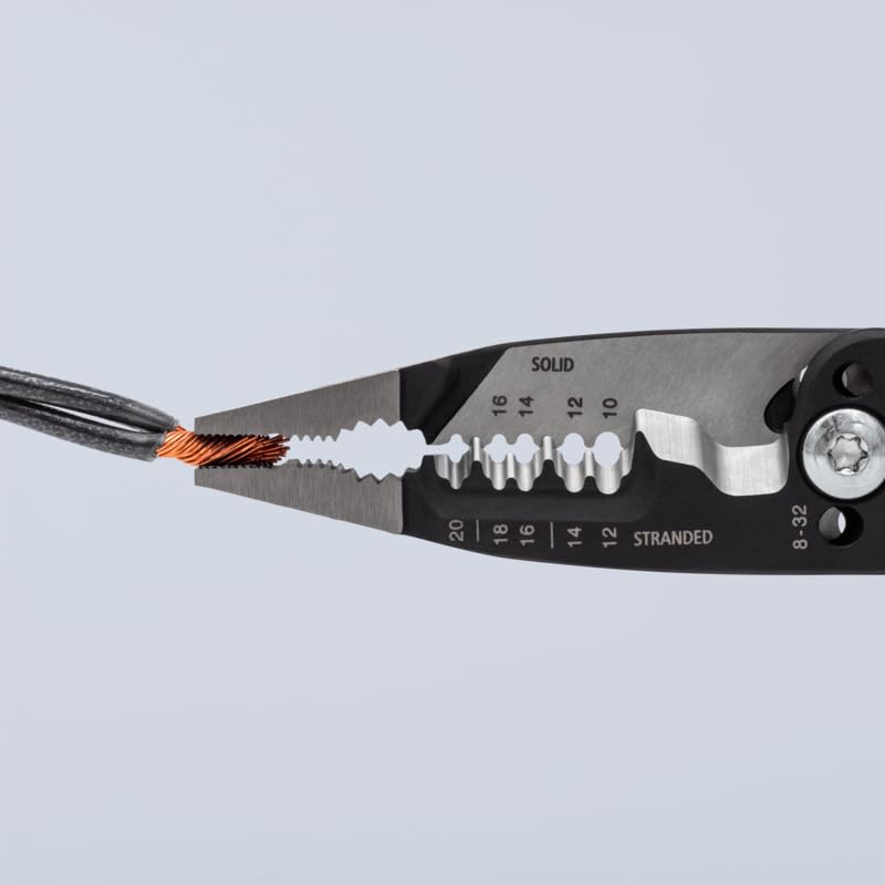 KNIPEX corte de cable NM-B mostrando acabado limpio y seguridad