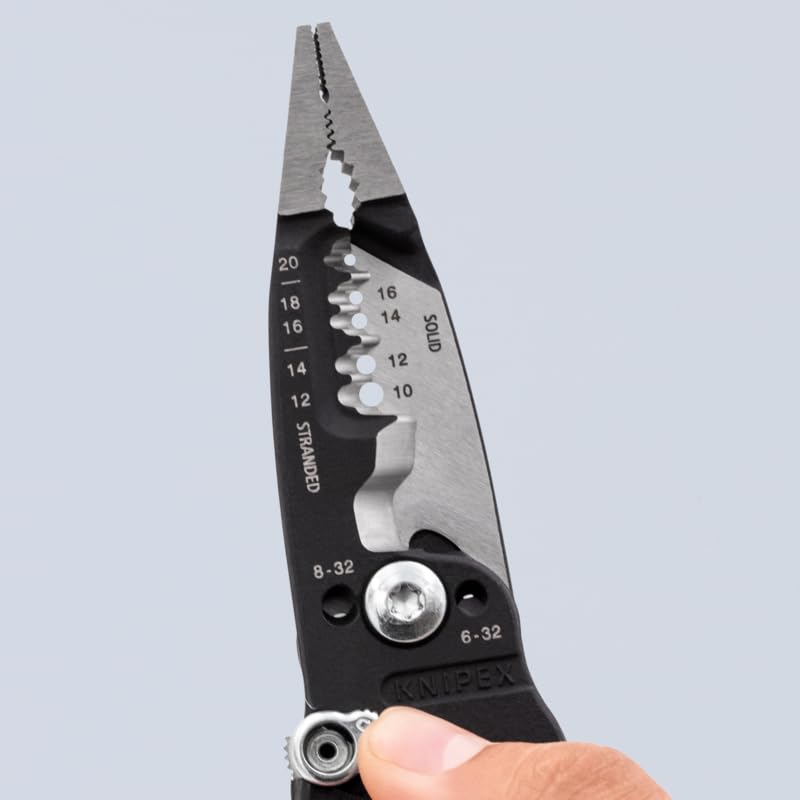 KNIPEX en cinturón de herramientas listo para trabajos profesionales