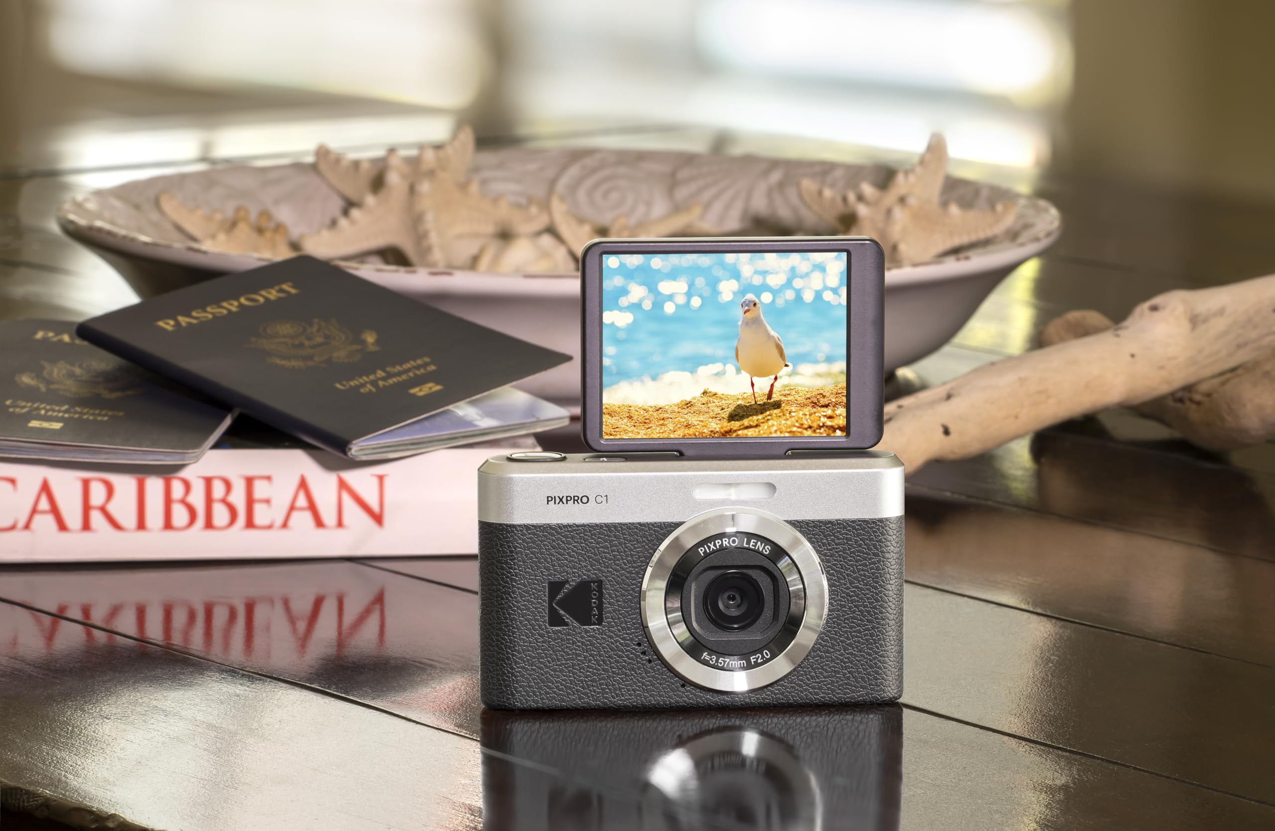 KODAK PIXPRO C1 comparación de tamaño en mano para transporte cómodo