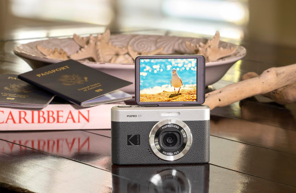 KODAK PIXPRO C1 comparación de tamaño en mano para transporte cómodo