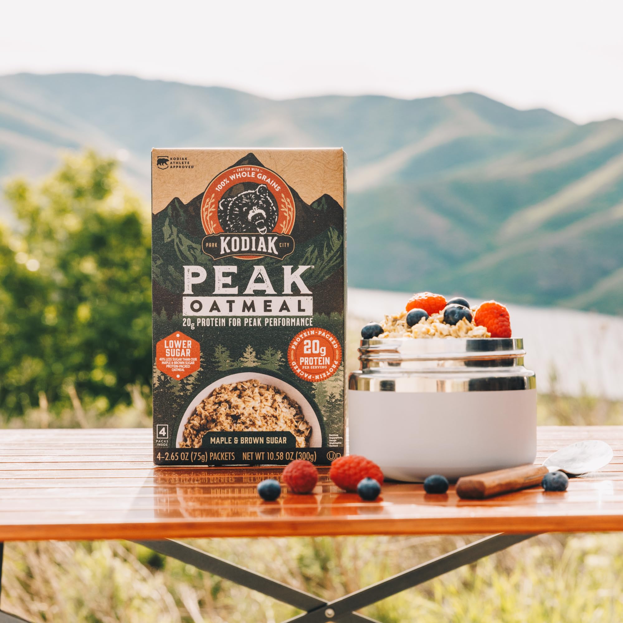 Kodiak Peak desayuno en mesa con frutas para una mañana activa