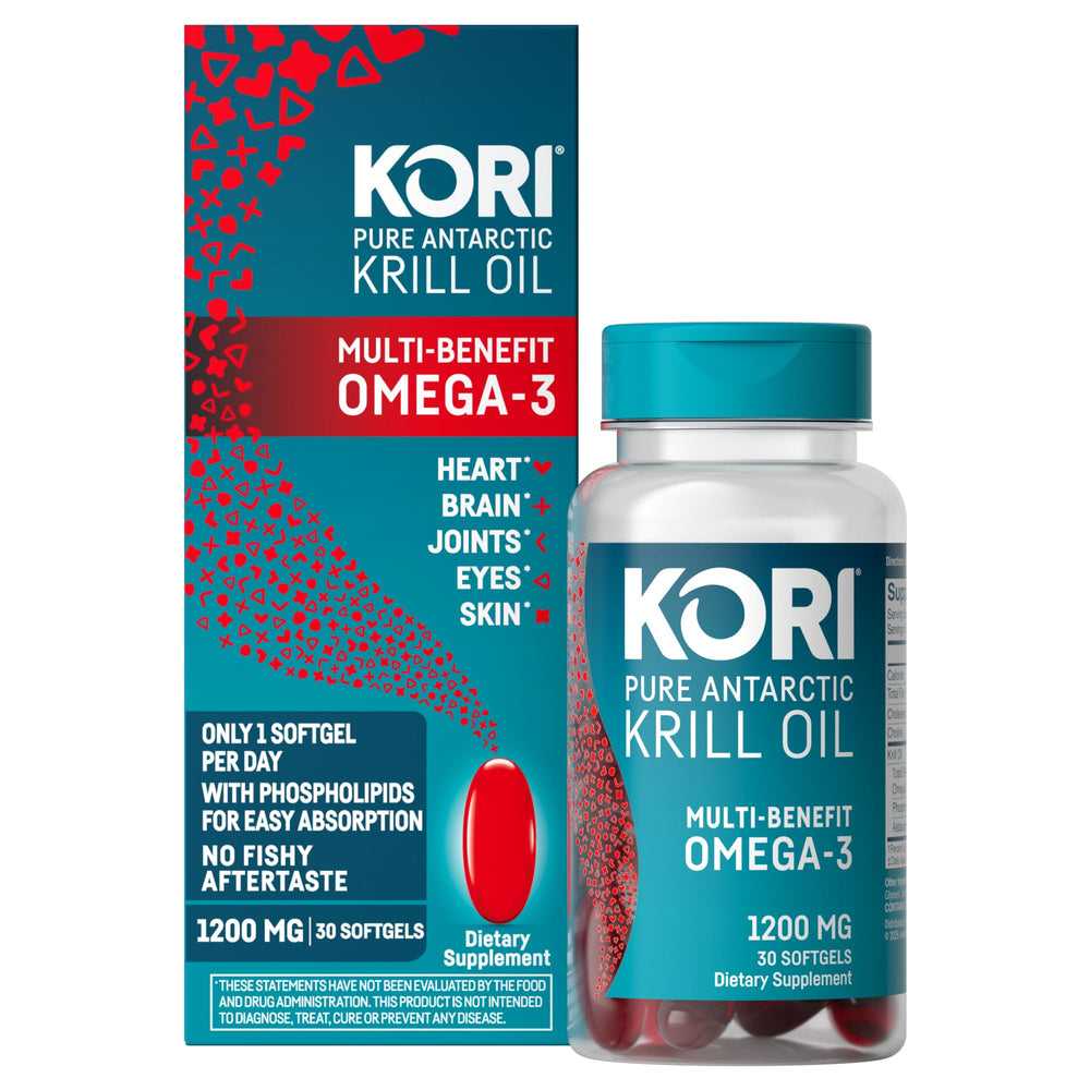 Kori Krill cápsulas en mano para comparar escala y facilidad de consumo