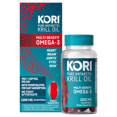 Kori Krill cápsulas en mano para comparar escala y facilidad de consumo