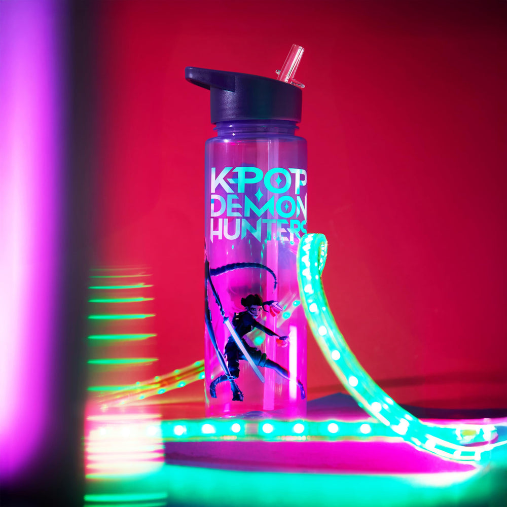 KPop Demon Hunters botella en portavasos, tamaño compacto y práctico