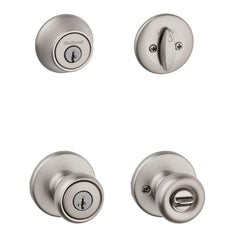 Kwikset Tylo vista frontal del juego mostrando acabado níquel satinado y seguridad