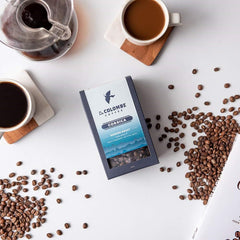 La Colombe granos tostados cercanos revelando textura y frescura