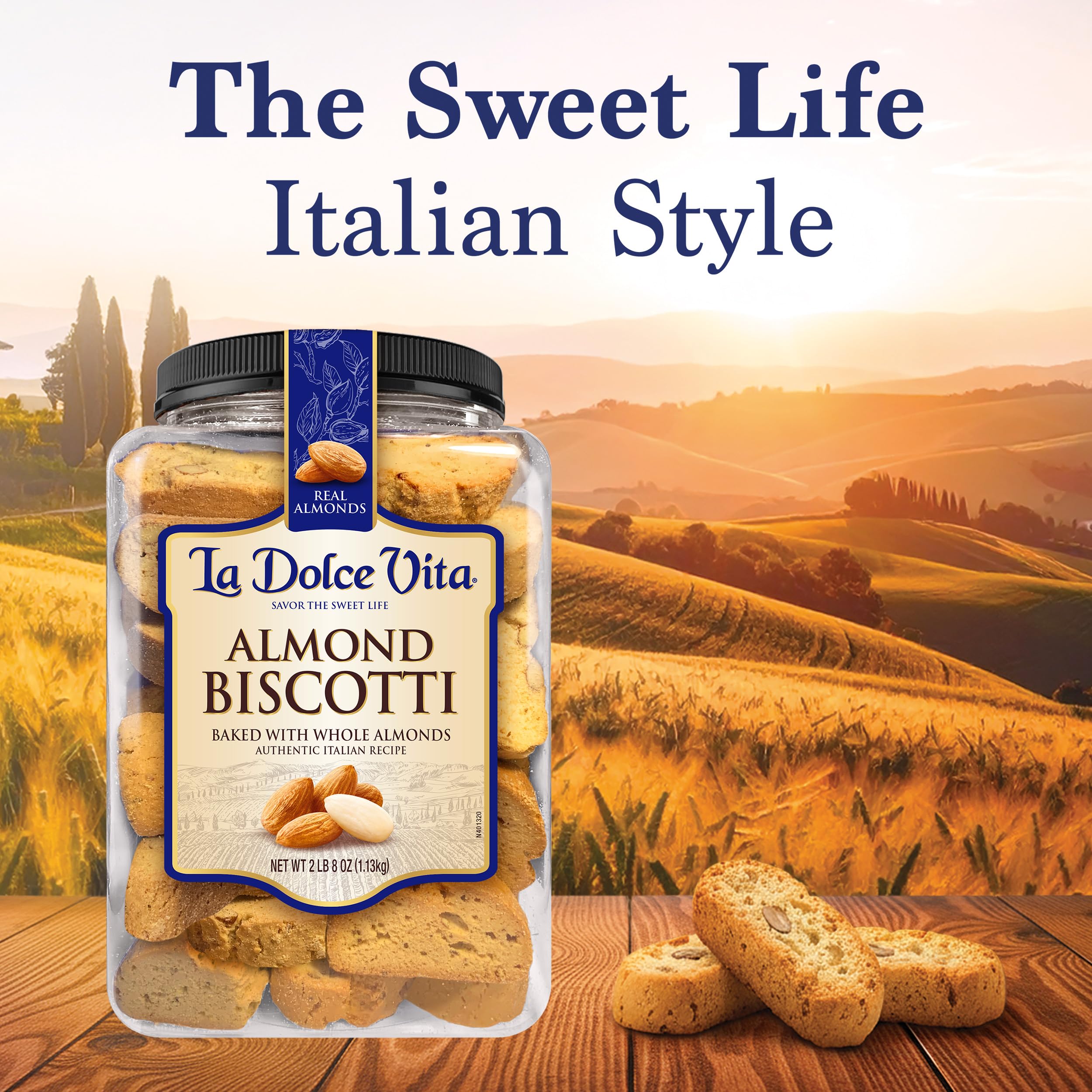 La Dolce Vita biscotti apoyados en taza de café para maridar