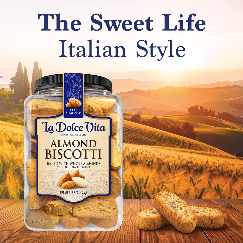 La Dolce Vita biscotti apoyados en taza de café para maridar