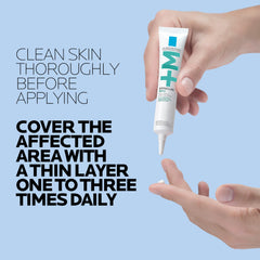 La Roche-Posay tamaño del tubo en mano para referencia de 0.67oz