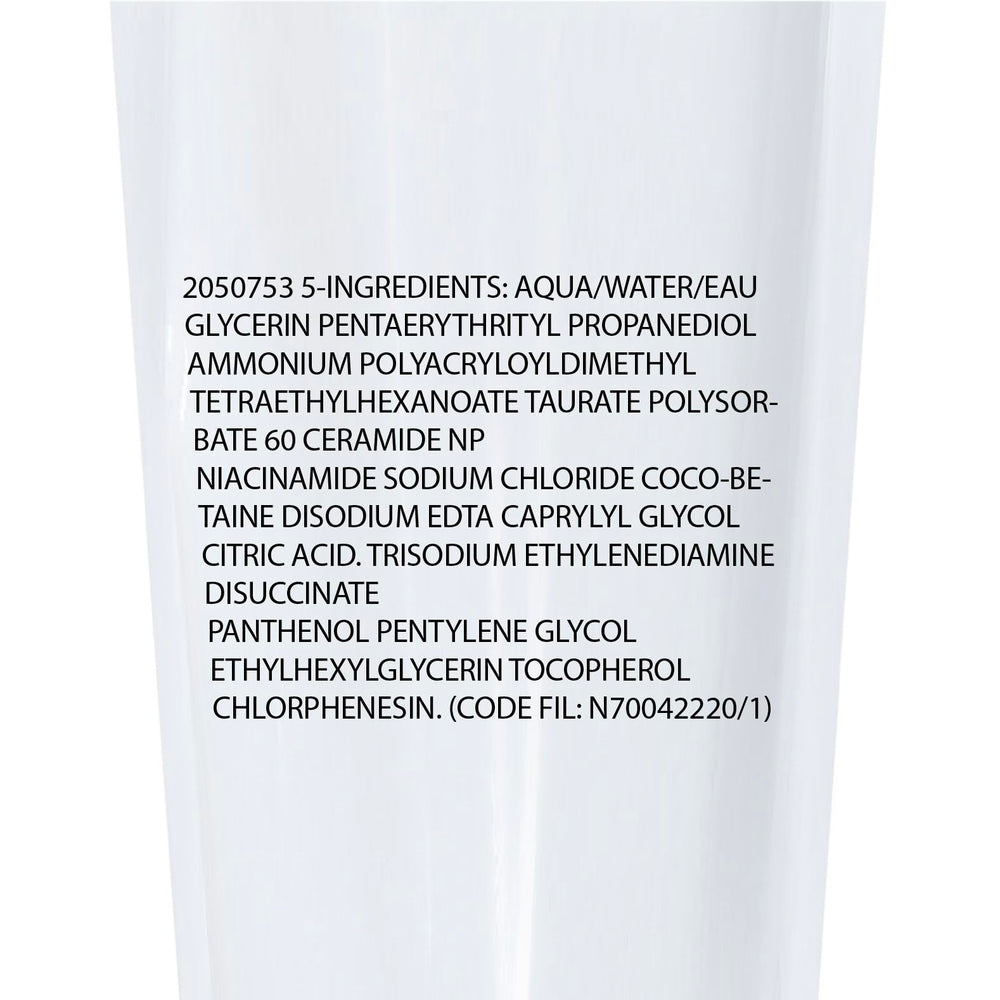 La Roche-Posay producto en baño moderno para rutina diaria
