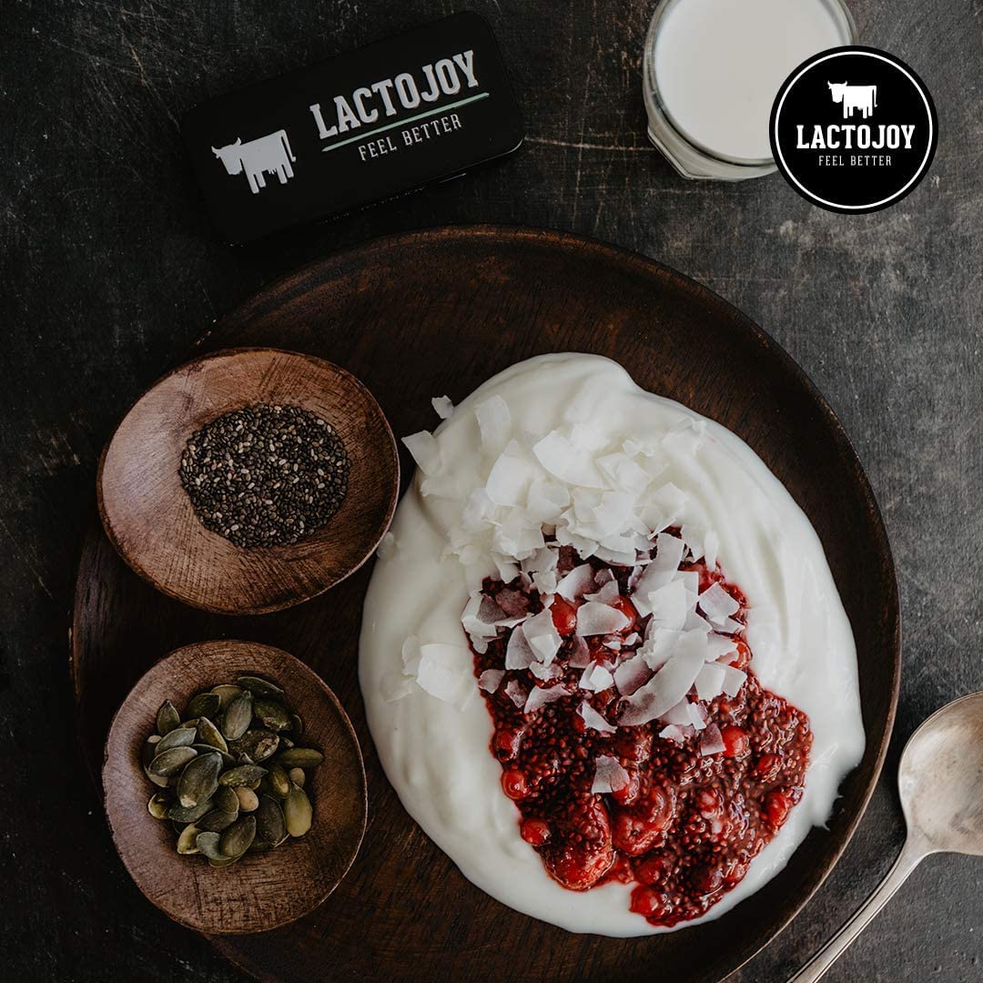 LactoJoy en mesa de desayuno mostrando integración en estilo de vida activo