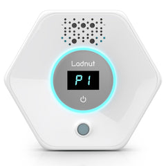 Ladnut vista frontal enchufada mostrando diseño compacto y frescura inmediata
