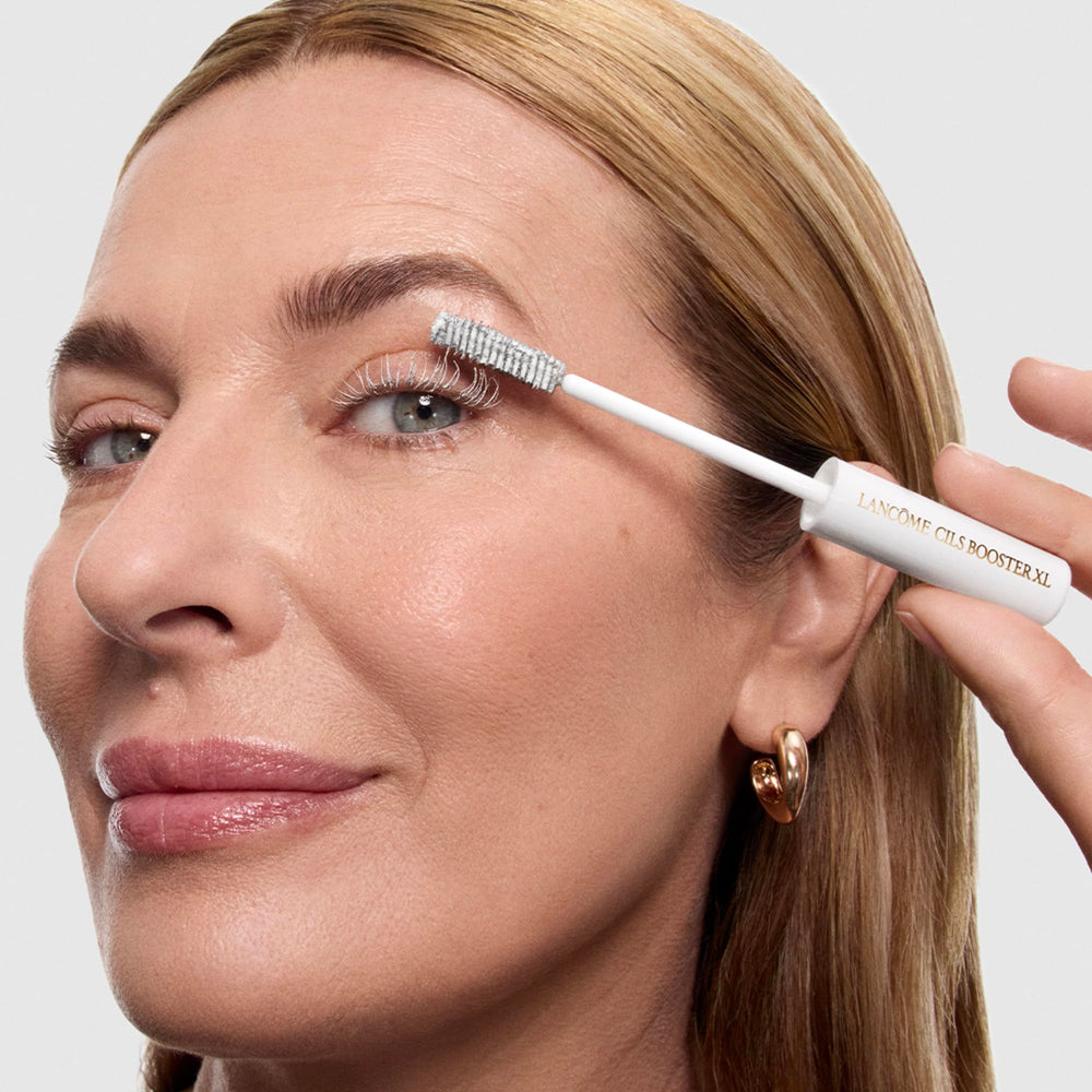 Lancôme ingredient focus on vitamin E bottle highlighting conditioning benefit