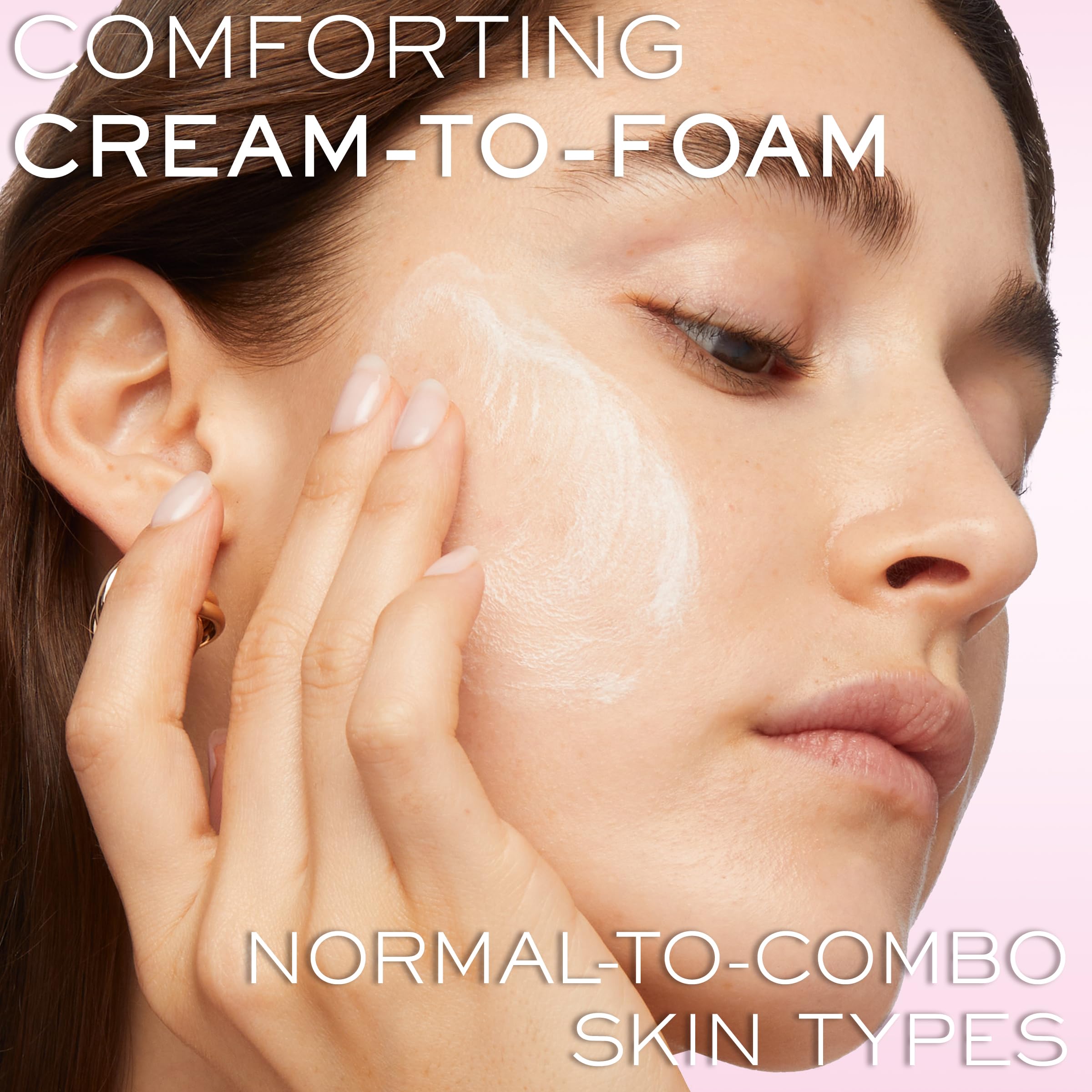 Lancôme detalle de la textura cremosa mostrando espuma densa