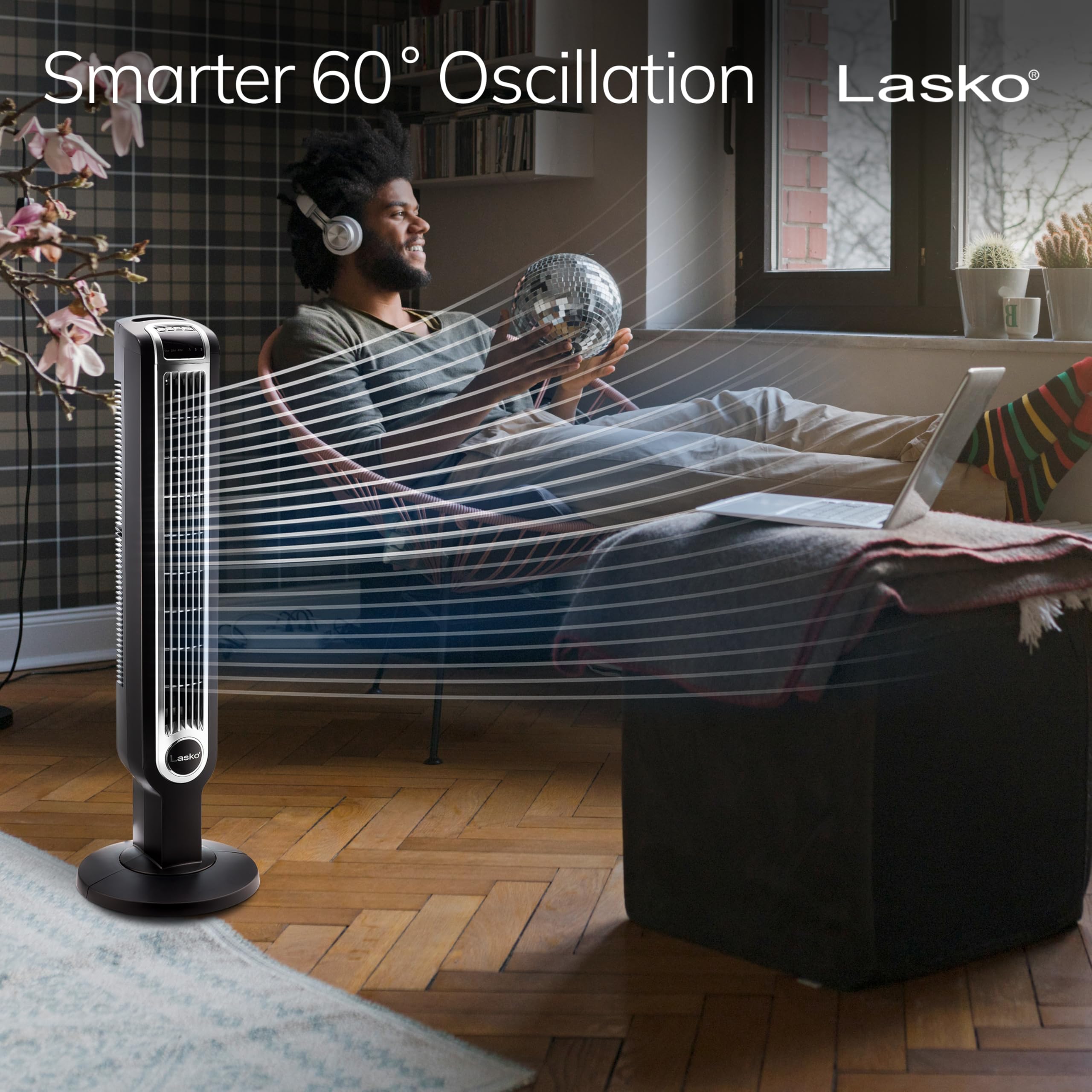 Lasko 2511 comparado con silla para apreciar altura y escala práctica