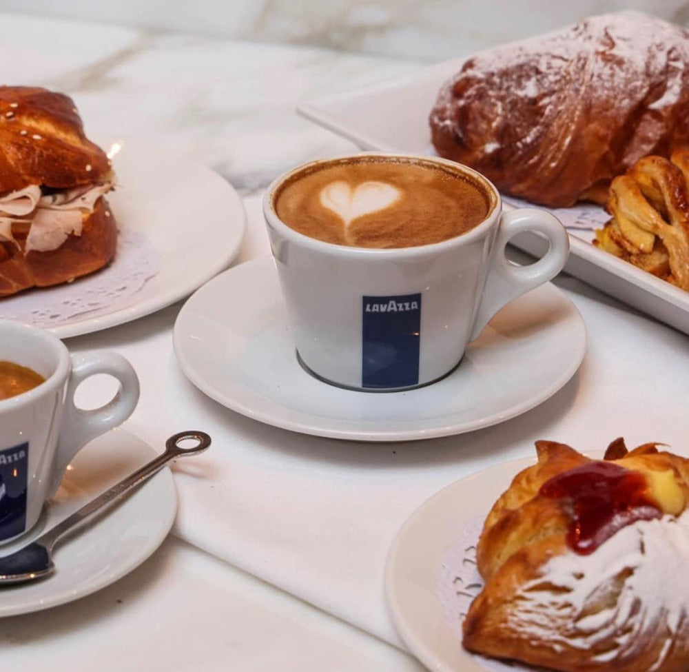 Lavazza etiqueta con origen y tueste, garantiza mezcla italiana y perfil oscuro