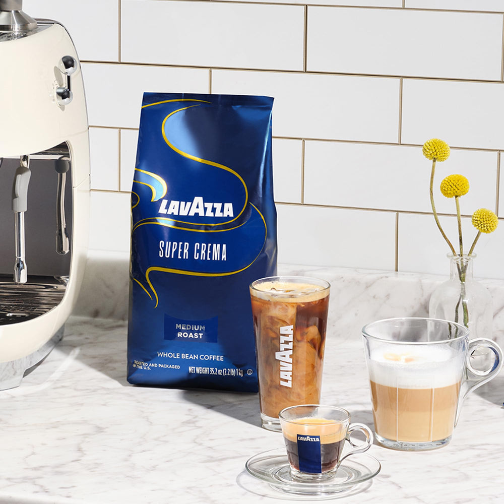 Lavazza Super Crema en cocina mostrando uso cotidiano y preparación fácil