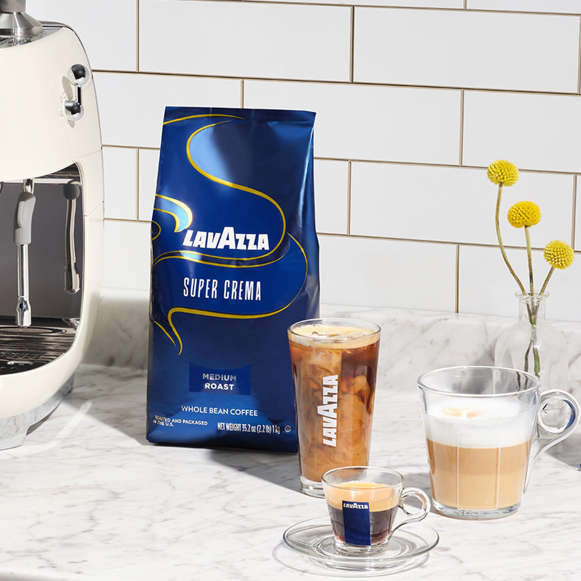 Lavazza Super Crema escena de desayuno con taza destacando placer y versatilidad