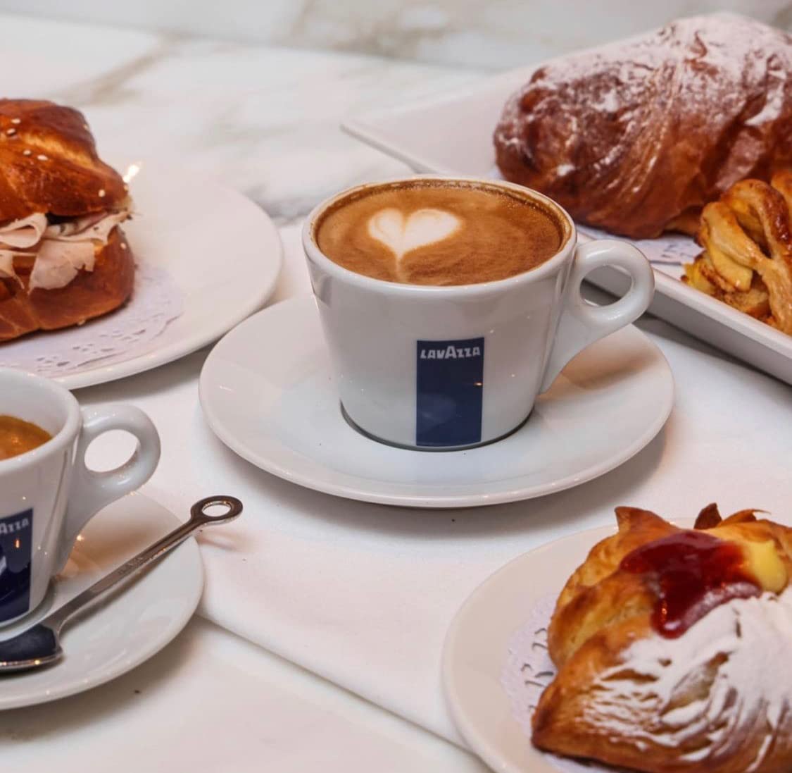 Lavazza taza de espresso con crema, sabor equilibrado