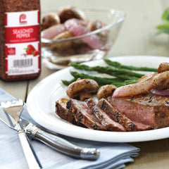 Lawry's esparcido sobre papas asadas para color y sazón mejorada