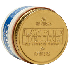 Layrite crema en manos aplicándose muestra cómo distribuir para control y volumen