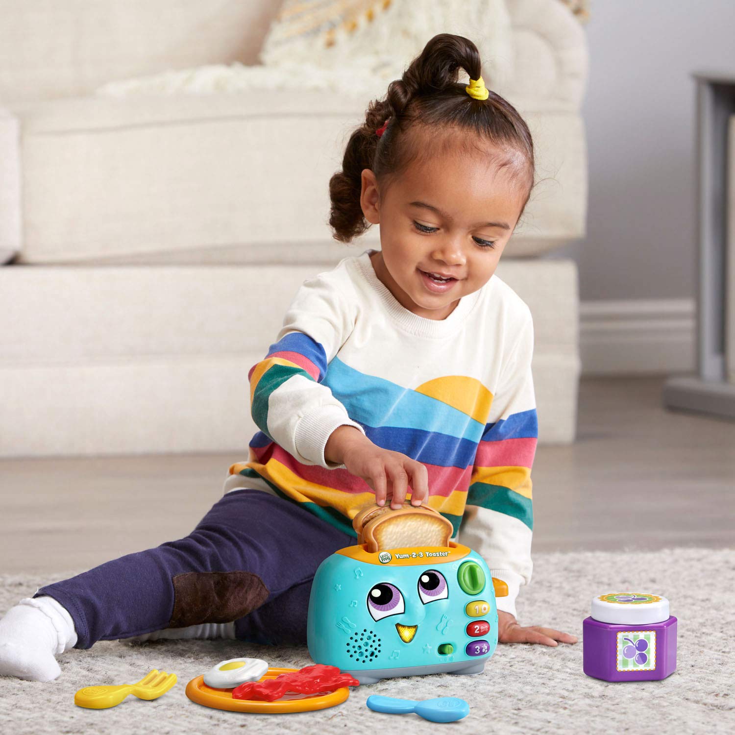 LeapFrog tostadora junto a juguete estándar para comparar tamaño