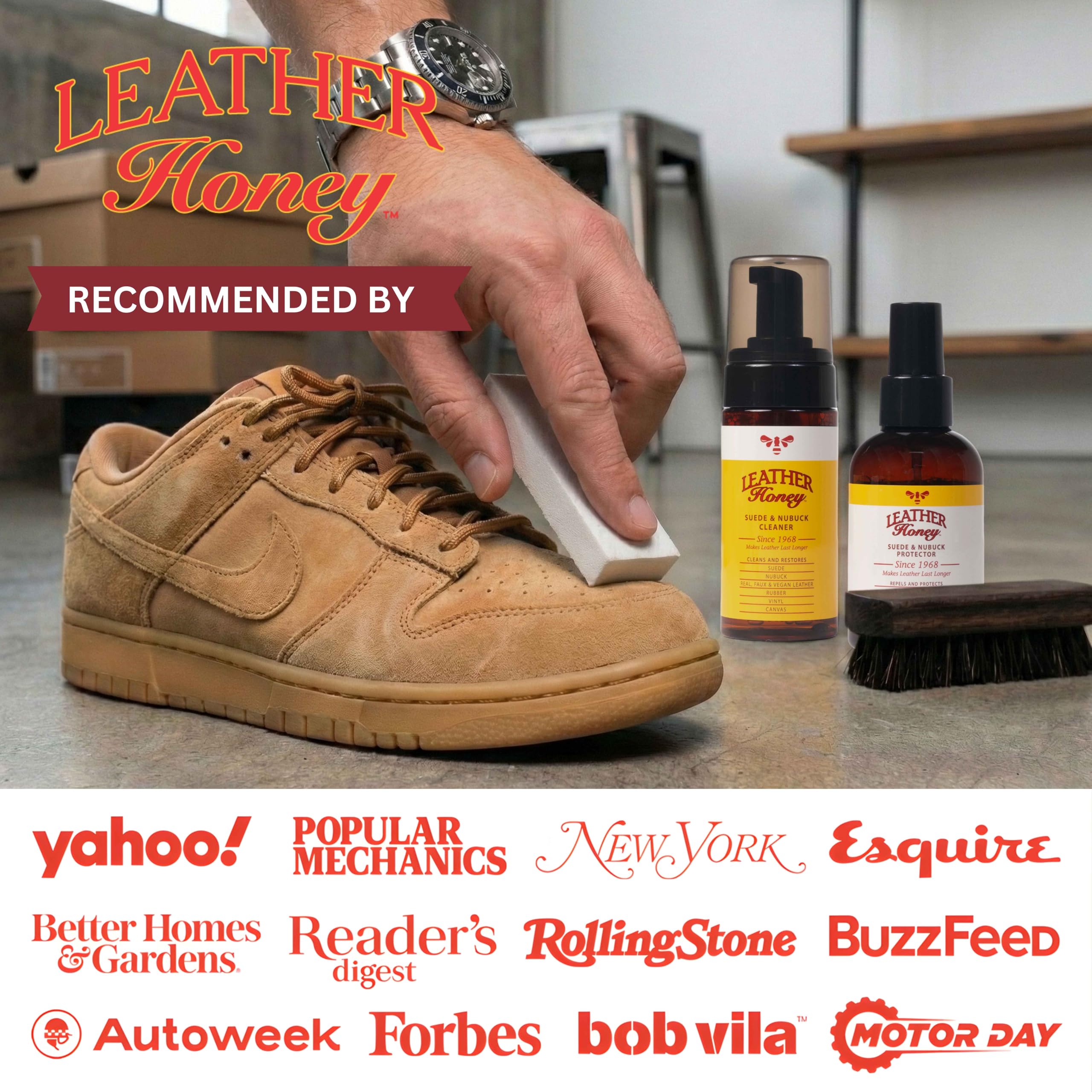 Leather Honey kit junto a mano para mostrar tamaño y fácil almacenamiento