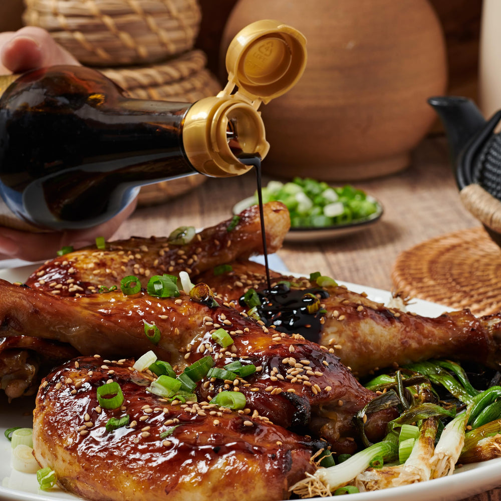 Lee Kum Kee ingredientes frescos al lado de la botella para inspirar recetas