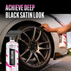 Legendary Car Care rociando producto demostrando pulverización fina y cobertura rápida