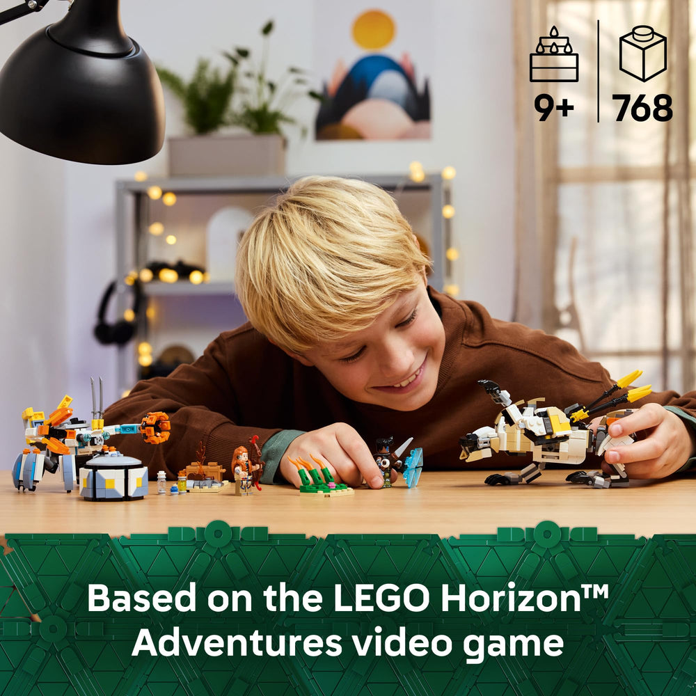 LEGO primer plano de la minifigura Aloy con arco y mejora